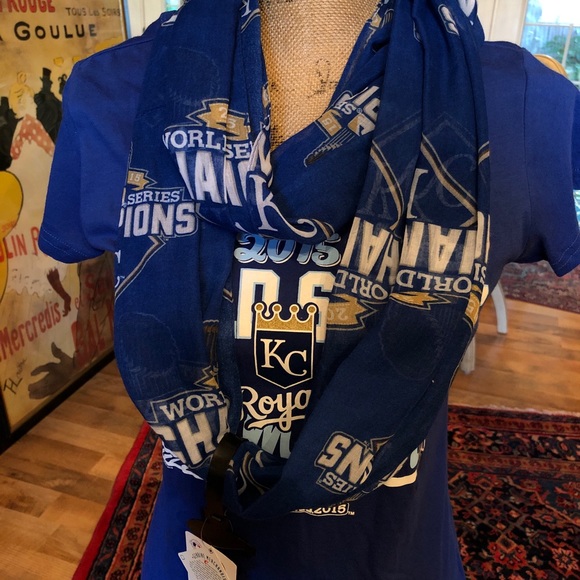 Kansas City Royals shirt and infinity scarf 💙💙 - Picture 9 of 9